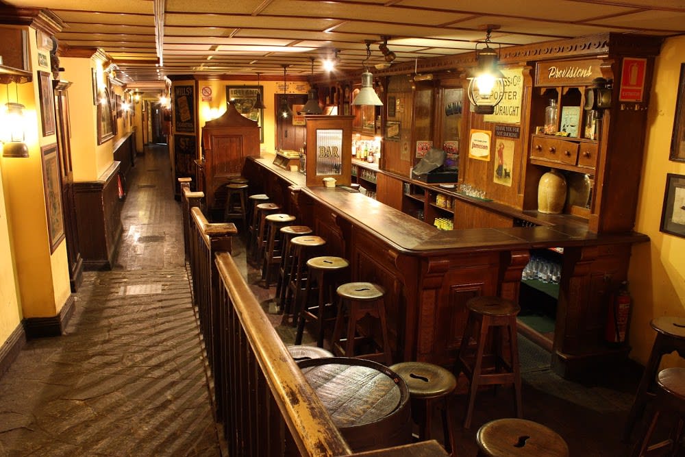 Sports Bar Barcelona - Michael Collins